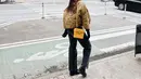 Aura menawannya Enzy Storia kian terpancarkan saat ia pamerkan senyum. Presenter kelahiran 10 Agustus 1992 memang memiliki paras yang menawan apalagi dengan sunggingan senyum yang ada di parasnya saat liburan di New York. Tak ayal, foto Enzy ini panen pujian dari netizen.  (Liputan6.com/IG/@enzystoria)