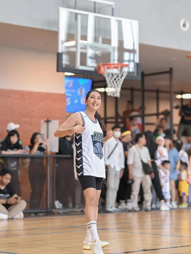 Nabila Syakieb main basket (Sumber: Instagram/nsyakieb85)