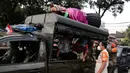 Petugas Suku Dinas Sosial dan Satpol PP Jakarta Selatan merazia pengamen ondel-ondel di kawasan Bulungan, Jakarta, Rabu (24/3/2021). Razia Penyandang Masalah Kesejahteraan Sosial (PMKS) dilakukan untuk ketertiban lingkungan dan terciptanya Ibu Kota yang bebas dari PMKS. (Liputan6.com/Faizal Fanani)