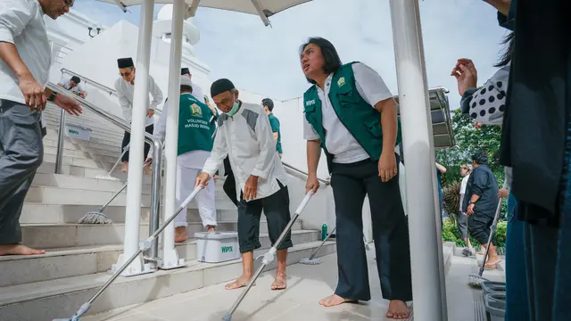 Keanu,  ikut Gerakan Masjid Bersih. ©Wipol