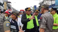 Arifin meminta agar warga Kampung Pulo mengevakuasi diri masing-masing ke tempat evakuasi, salah satunya di Kecamatan Bidara Cina, Jakarta Timur. (Foto: Liputan6/ Fachrur Rozie)