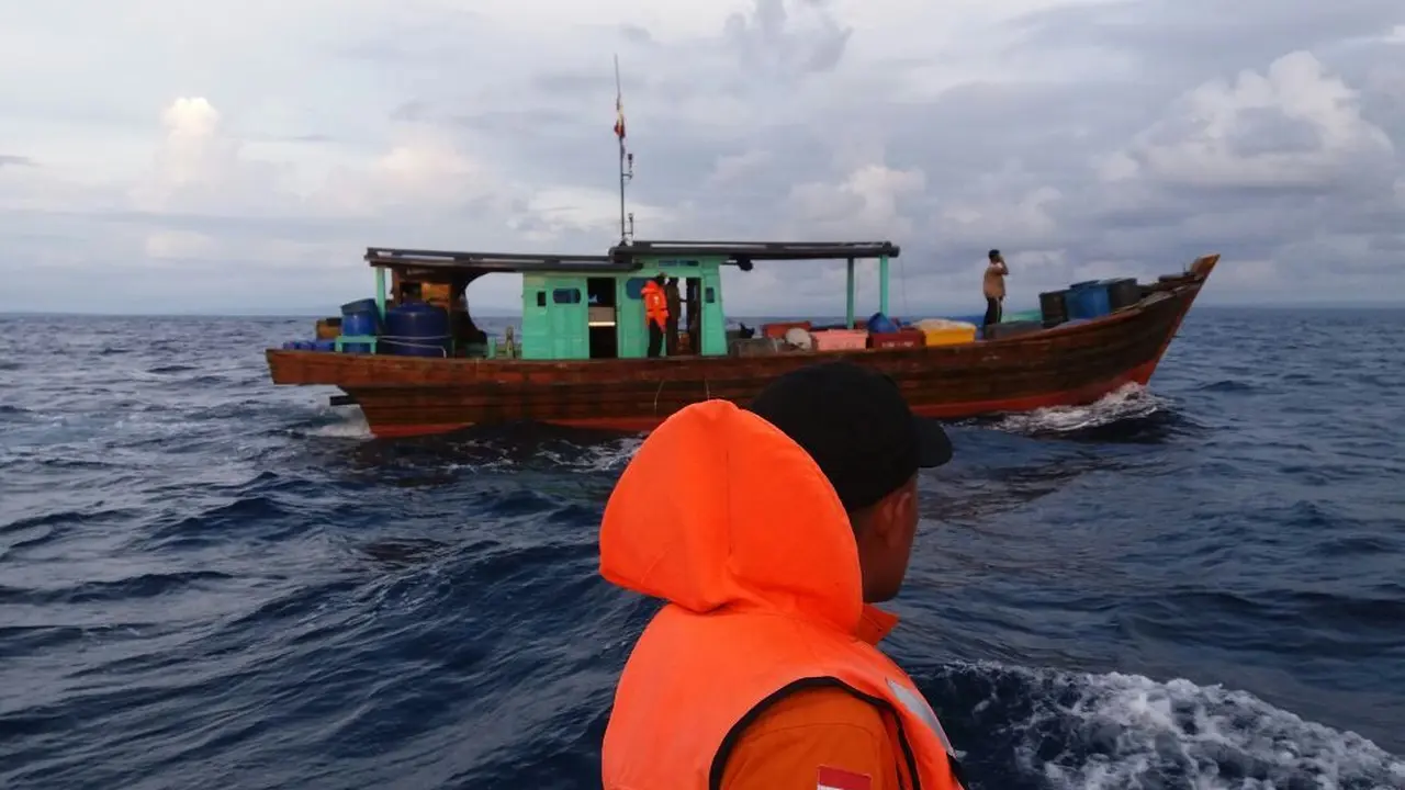 3 Awak Kapal Terombang-ambing 30 Jam di Laut Kabaena