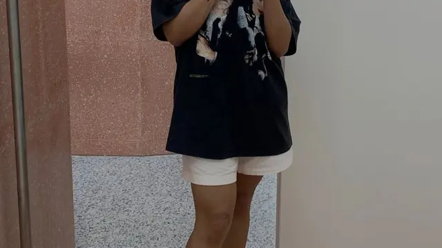 Gaya fashionable Nadine Emmanuella yang curi perhatian. (credit:instagram.com/nadinemmanuella)