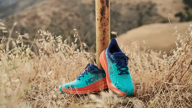 Sepatu lari Challenger ATR 7