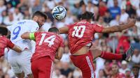 Aksi penyerang Timnas Prancis, Oliver Giroud pada laga melawan Timnas Gibraltar pada kualifikasi Euro 2024 pada 16 Juni 2023. (AFP/Frank Fife)
