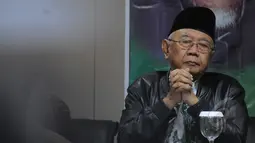 Tokoh Nahdlatul Ulama, Salahuddin Wahid menjadi narasumber dalam diskusi menyambut satu abad NU dan Muktamar NU ke-33, Jakarta, Senin (30/3/2015). Diskusi mengangkat tema "Muktamar Bersih" yang mencermati isu-isu perpecahan. (Liputan6.com/Herman Zakharia)
