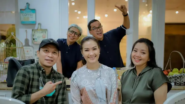 6 Momen Buka Bersama di Rumah Iis Dahlia, Ada Nissa Sabyan hingga Pasha Ungu
