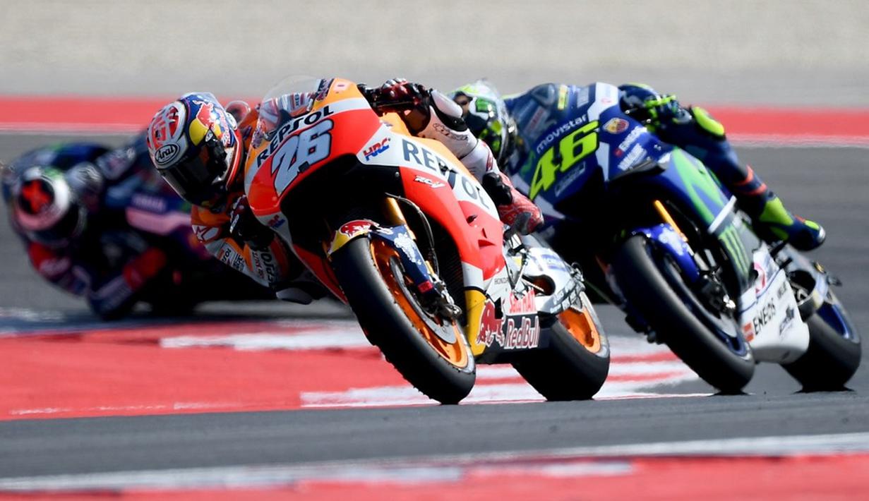 Pedrosa dengan brilian mengalahkan jagoan Movistar Yamaha, Valentino Rossi. The Doctor terpaut 2,837 detik dari pebalap berusia 30 tahun tersebut. (AFP/Gabriel Bouys)