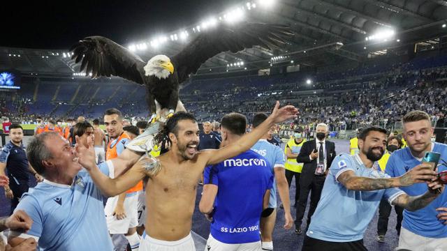 Foto: Bungkam Jose Mourinho dan AS Roma, Lazio Berpesta Pamer Burung Elang