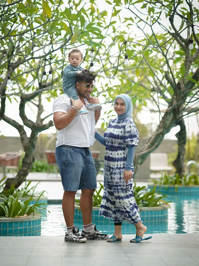 Ammar Zoni dan Irish Bella bersama Air Rumi Akbar 1453. (Foto: Koleksi Pribadi Ammar Zoni)