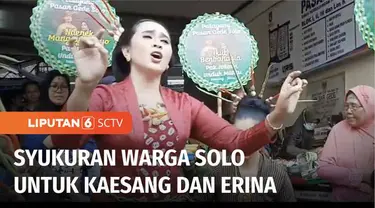 Sejumlah pedagang dan seniman Pasar Gede, Solo, Jawa Tengah, menggelar doa bersama untuk kelancaran resepsi pernikahan anak bungsu Presiden Jokowi, Kaesang Pangarep.