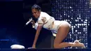 Jennifer Lopez saat beraksi di acara iHeartRadio Music Festival 2015 yang digelar di Las Vegas, Sabtu (19/9/2015). Aksi Jlo yang hot ini membuat penonton iHeartRadio Music Festival 2015 bergemuruh. (Reuters/Steve Marcus) 