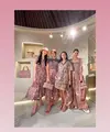 Dian Sastrowardoyo, Marsha Timothy, Mawar Eva dan Velove Vexia terlihat elegan di acara Dior Riviera. Diselenggarakan di Bali, ke empat perempuan ini tampil elegan dengan gaya masing-masing. Siapa yang jadi favoritmu? [@marshatimothy]