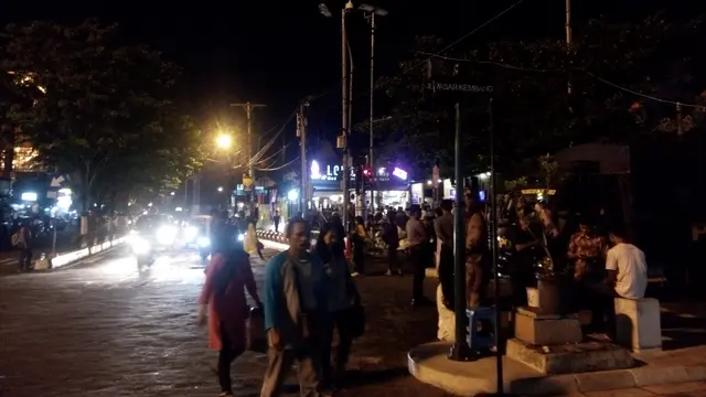 Pengunjung Malioboro bisa foto bareng hantu (Yanuar H/Liputan6.com)