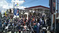 Situasi SPBU Pertamina di Palu, Sulawesi tengah, usai gempa dengan megnitudo 7,4. (Septian Deny/Liputan6.com)