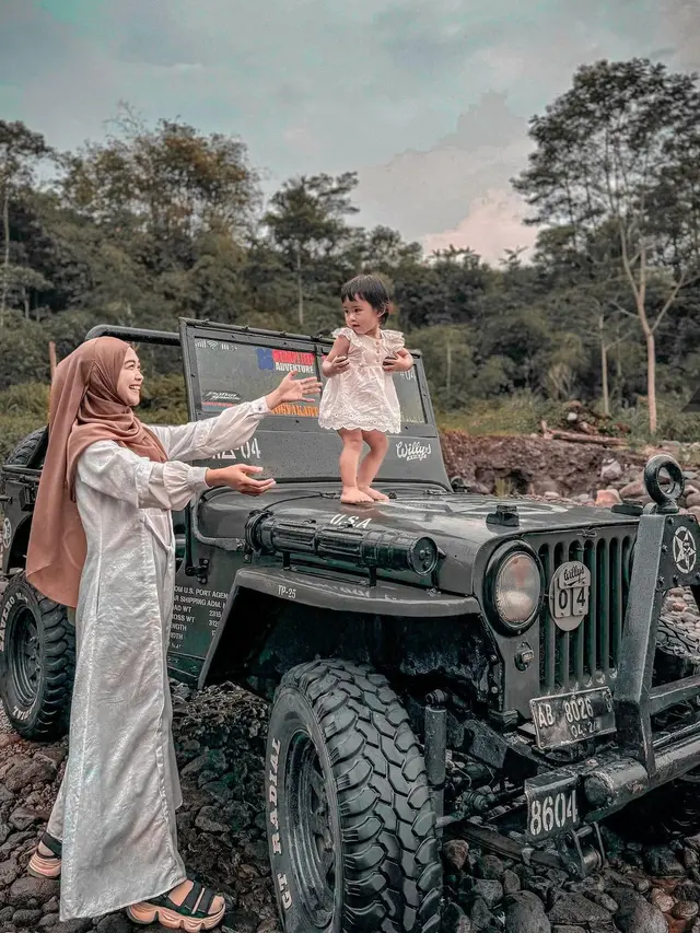 Adu Gaya Ria Ricis dan Teuku Ryan Momong Anak