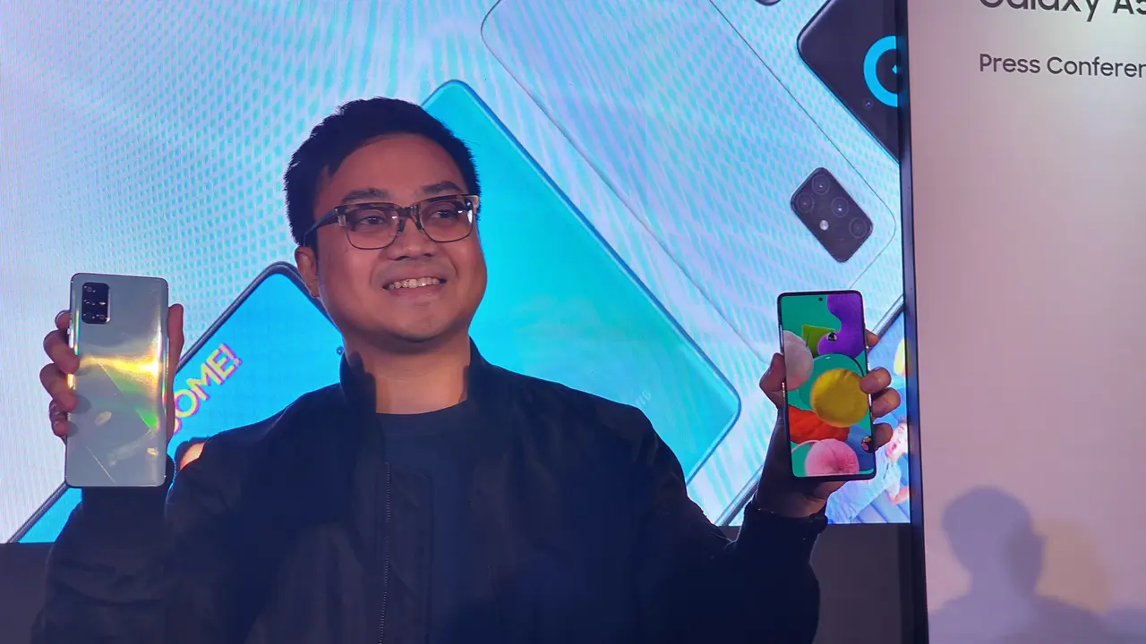 Product Marketing Manager Samsung Electronics Indonesia Irfan Rinaldi saat merilis Galaxy A71 dan Galaxy A51 di Jakarta, Selasa (14/1/2020). Liputan6.com/Agustin Setyo W