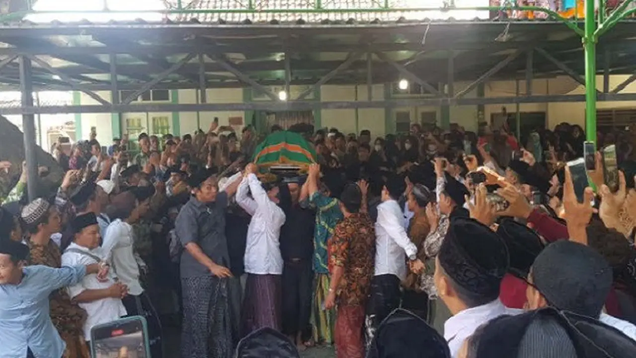 KH Dimyati Rois Meninggal Dunia