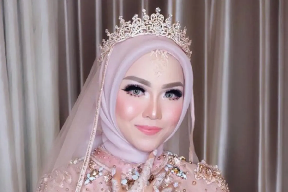 Makeup ala Vizzily, Bisa Merubah Wajah Seperti Barbie