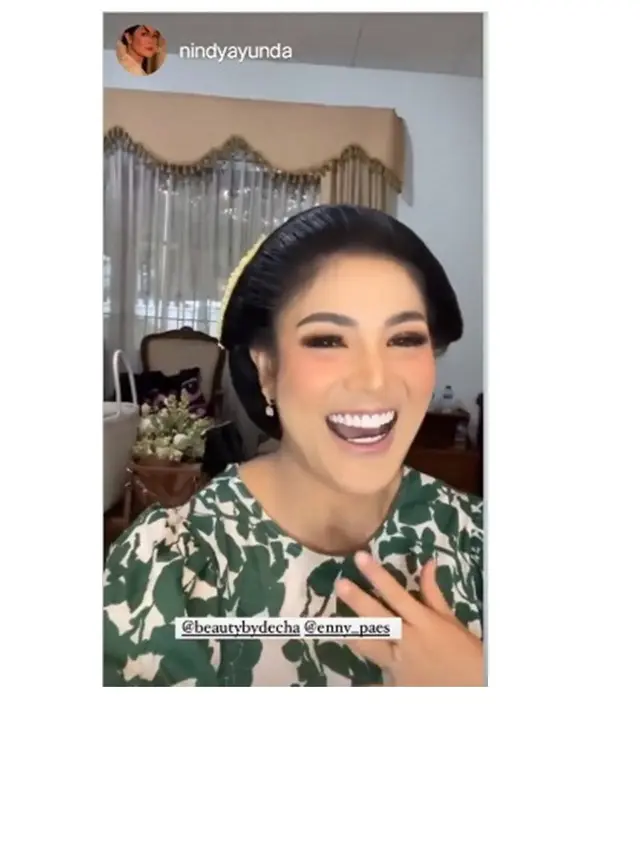 6 Pesona Nindy Ayunda dengan Baju Adat Jawa, Bikin Pangling