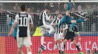 Bek Juventus, Andrea Barzagli, terpukau dengan gol salto Cristiano Ronaldo yang dianggap seperti terjadi di gim PlayStation. (dok. UEFA)
