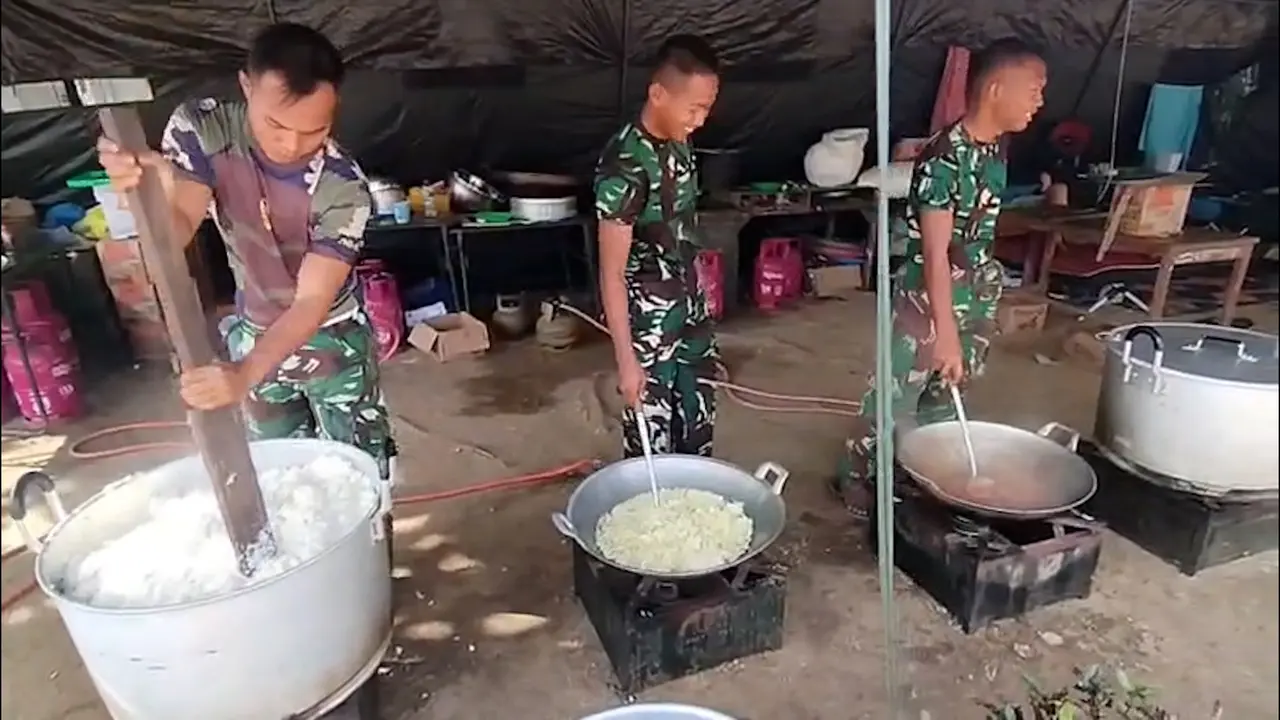 Potret TNI di Banjir Sumatra