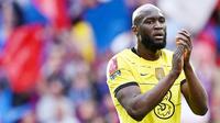 Romelu Lukaku menjadi nama terakhir yang nampaknya terkena kutukan nomor sembilan di Chelsea. Bomber asal Belgia itu sempat main bagus di awal kedatangannya. Namun performa Lukaku kemudian merosot dan hanya mencetak 15 gol dalam 44 pertandingan. (AFP/Ben Stansall)