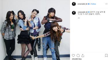 Ucapan selamat tinggal Victoria f(x) untuk Sulli (Instagram/ victoria02_02)