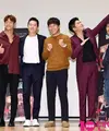 Seorang sahabat memang selalu hadir saat kita sedang sedih maupun senang. Beberapa artis Korea yang menjalin persahabatan yang erat sehingga banyak pihak yang menjuluki mereka sebagai bromance. Siapa saja mereka? (Foto: soompi.com)