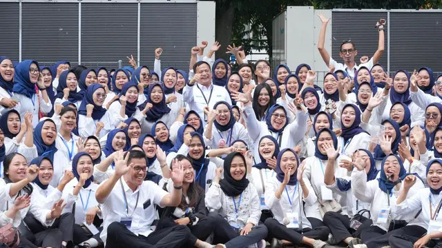 Dukungan untuk peningkatan pendapatan keluarga tetapi juga membuka peluang bagi generasi muda perempuan untuk menjadi pengusaha UMKM yang berdaya saing.