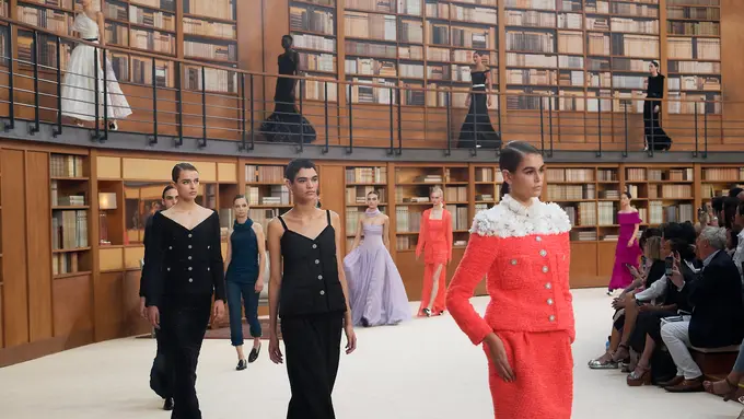 Presentasi Chanel di Paris Couture Show