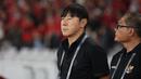 <p>Pelatih Timnas Indonesia, Shin Tae-yong didampingi manajer tim, Sumardji jelang dimulainya laga menghadapi Filipina pada laga terakhir Grup F putaran kedua kualifikasi Piala Dunia 2026 Zona Asia di Stadion Utama Gelora Bung Karno (SUGBK) Senayan, Jakarta, Selasa (11/6/2024). (Bola.com/M Iqbal Ichsan)</p>