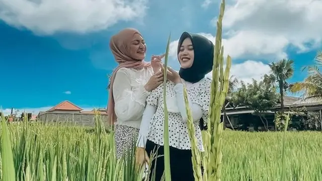 6 Momen Kedekatan Nathalie Holscher dengan Putri Delina, Bak Kakak Adik