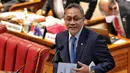 <p>Menteri Perdagangan Zulkifli Hasan membacakan laporan pemerintah terkait persetujuan kemitraan ekonomi komprehensif regional saat rapat paripurna DPR ke-3 masa persidangan I tahun 2022-2023 di Kompleks Parlemen, Senayan, Jakarta, Selasa (30/8/2022). Rapat tersebut beragenda pengambilan keputusan RUU tentang Pengesahan Regional Comprehensive Economic Partnership Agreement (Persetujuan Kemitraan Ekonomi Komprehensif Regional) serta pengambilan keputusan RUU tentang Pegesahan Perjanjian Kemitraan Ekonomi Komprehensif antara Pemerintah Indonesia dengan Pemerintah Korea. (Liputan6.com/Angga Yuniar)</p>