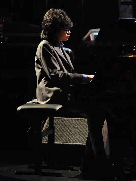 Penampilan pianis muda Indonesia, Joey Alexander (12), di panggung Grammy Awards 2016 yang digelar di Los Angeles, Senin (15/2). Joey tidak menang, tetapi namanya akan terukir dalam catatan sejarah musik Indonesia. (AFP PHOTO/Robyn BECK)
