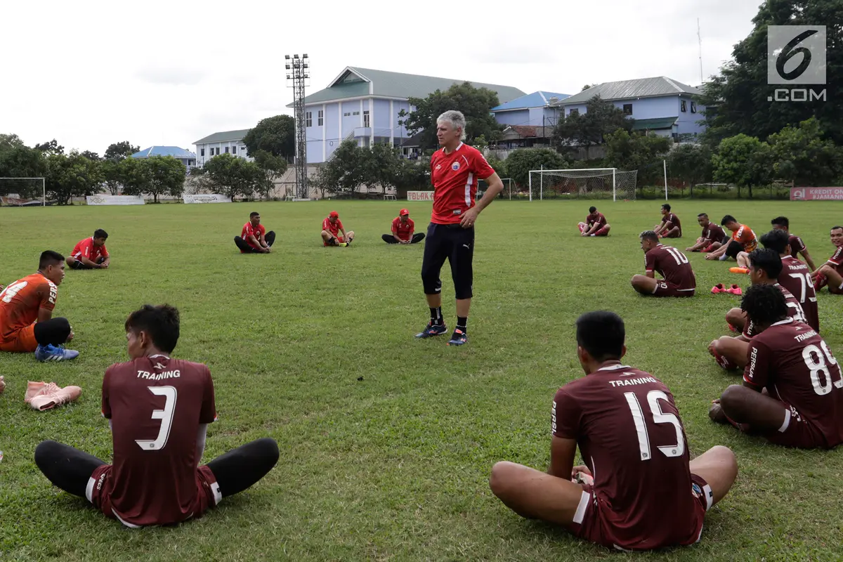 Latihan Perdana Ivan Kolev Bersama Persija Jakarta