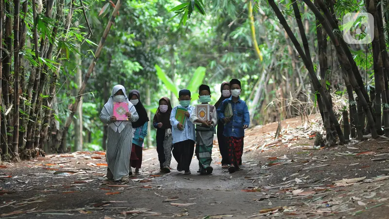 Semangat Santri Dhuafa Belajar di Pesantren Non Permanen