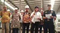 Menteri Keuangan Sri Mulyani, melakukan kunjungan Pusat Logistik Berikat (PLB) PT UNIAIR dan PT Dunia Express, Sunter, Jakarta Utara.