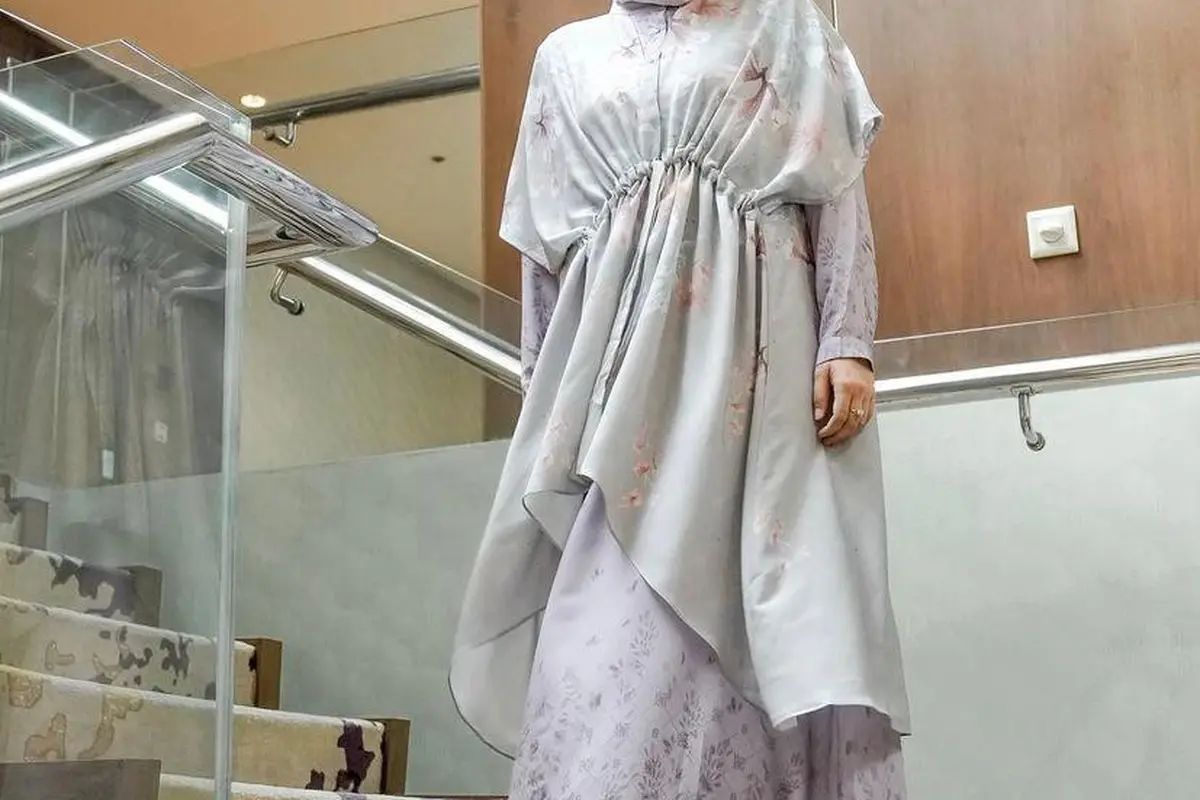 10 Inspirasi Model Baju Gamis Lebaran Simpel dan Elegan ala Seleb, Zaskia Sungkar-Lesti Kejora
