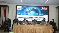 Rapat Pemkab Blora memutuskan pemberlakukan jam malam mulai Sabtu (19/12/2020). (Liputan6.com/Ahmad Adirin)