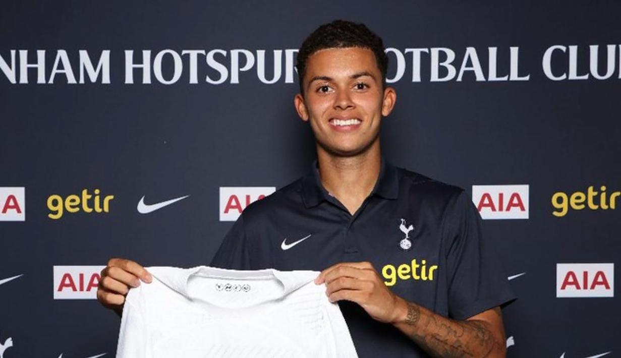 Setelah kehilangan Harry Kane yang hijrah ke Bayern Munchen, Tottenham Hotspur akhirnya mendapatkan penggantinya menjelang bursa transfer musim panas 2023/2024 ditutup. Spurs mendapatkan Brennan Johnson dari Nottingham Forest yang ditebus senilai 55 juta euro dengan durasi kontrak selama 5 tahun hingga 30 Juni 2028. (tottenhamhotspur.com)