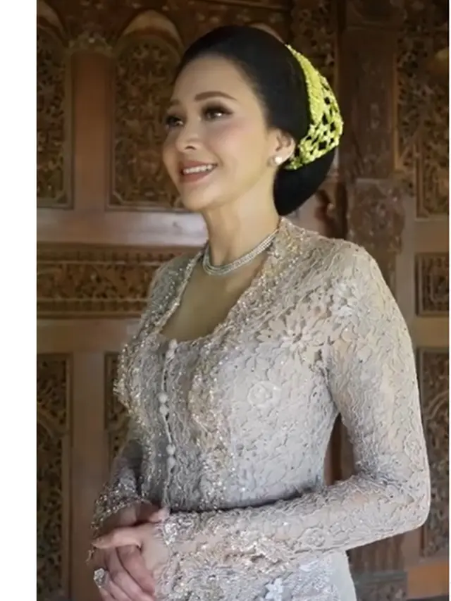 6 Potret Kebaya Maia Estianty di 7 Bulanan Alyssa Daguise, Modern Klasik Memukau