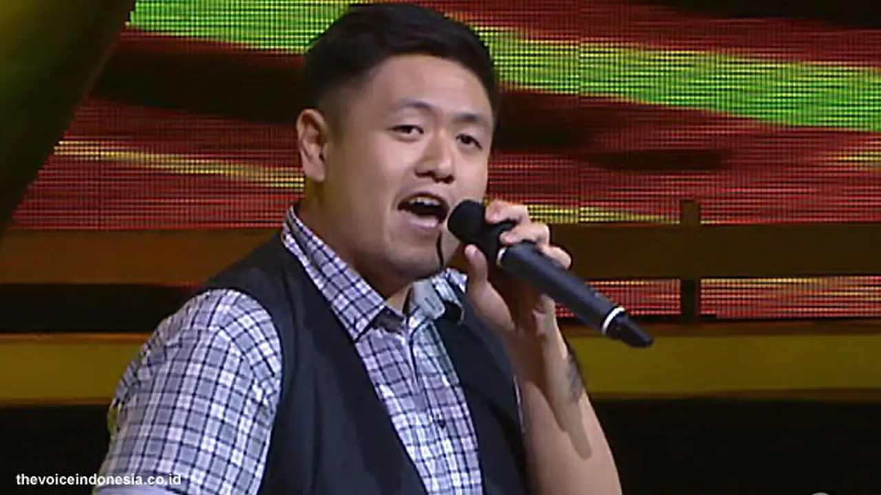 freedy-the-voice-130424b.jpg