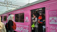 Situasi saat akan menaiki kereta khusus wanita (Liputan6.com/ Ika Defianti)