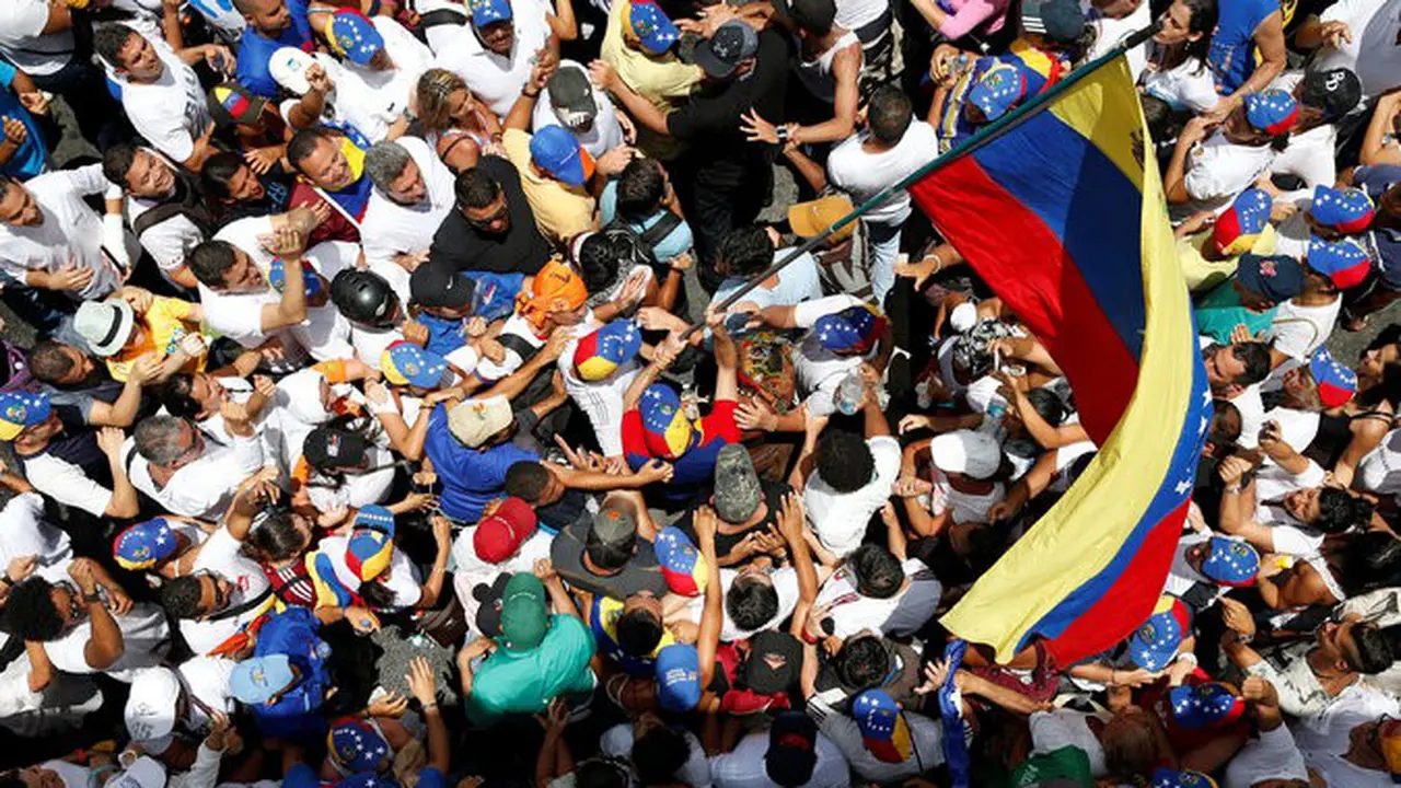Tak Tahan Krisis,  Warga Venezuela Tuntut Presiden Mundur