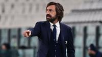 Andrea Pirlo merupakan mantan pemain sepak bola yang legendaris di liga Italia. Ia ditunjuk untuk menjadi pelatih kepala klub Juventus menggantikan Maurizio Sarri pada tahun 2020. Sayangnya karir kepelatihannya belum secemerlang kala seperti menjadi pemain bola. (Foto: AFP/Miguel Medina)