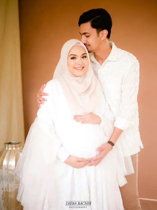 6 Gaya Maternity Shoot Vebby Palwinta Jelang Melahirkan, Romantis Bareng Suami