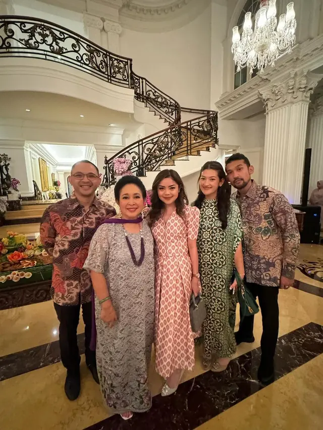 8 Momen Kumpul Lebaran Keluarga Cendana, Ada Tata Cahyani yang Jadi Sorotan