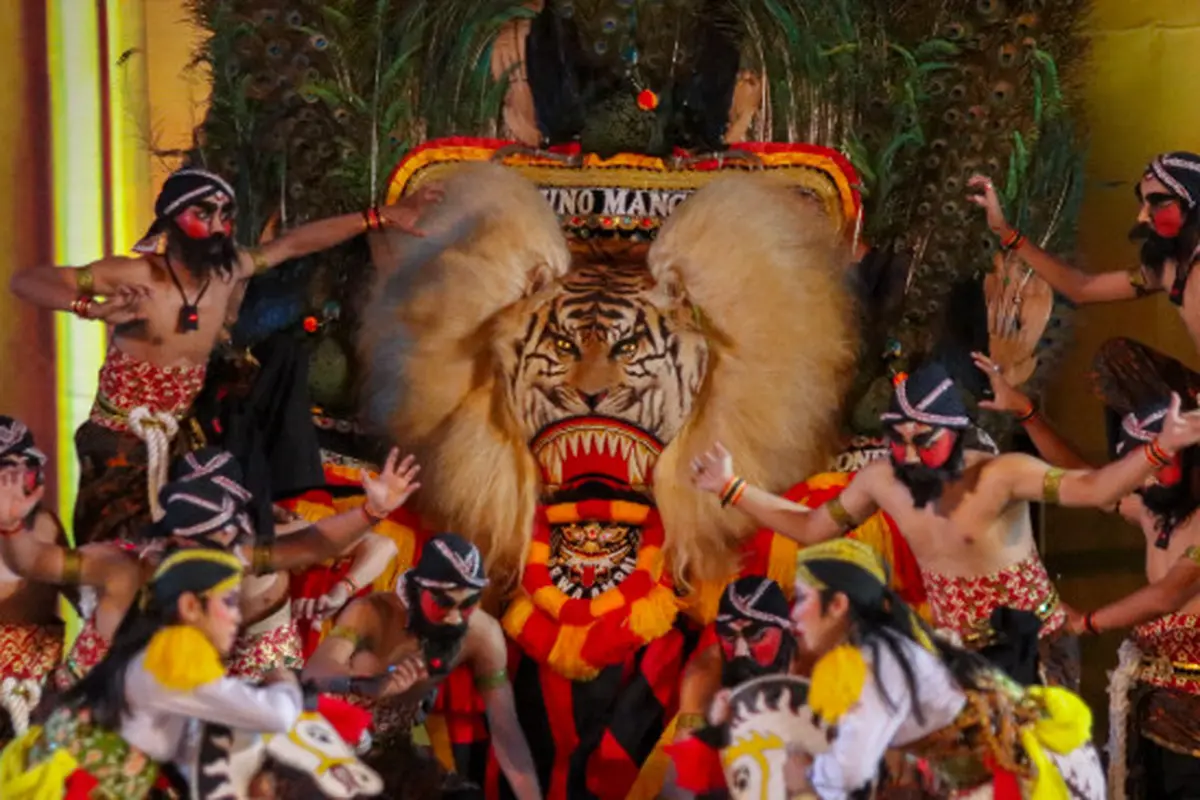 Membludak, Ribuan Penonton Padati Festival Nasional Reog Ponorogo Pecah dalam Gerebeg Suro 2025