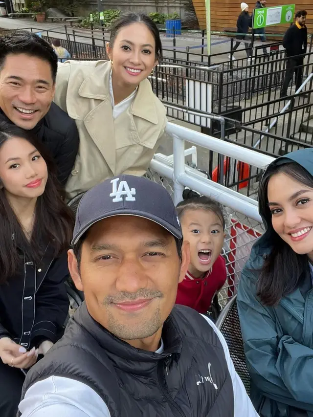 6 Potret Seru Liburan Ririn Ekawati dan Jasmine Abeng di Chicago, Kompak Banget